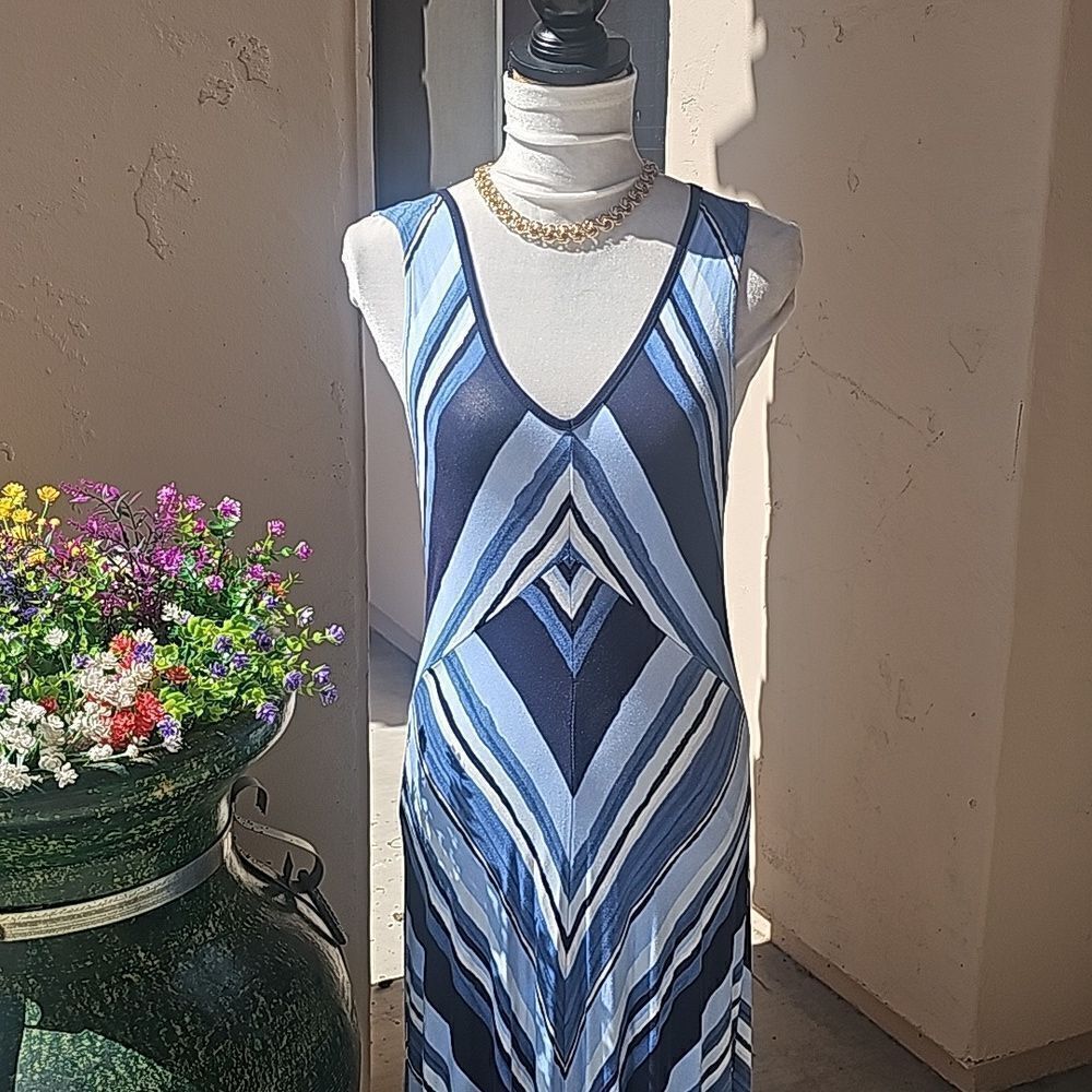 Jones New York pullover maxi dress with cutout back size small